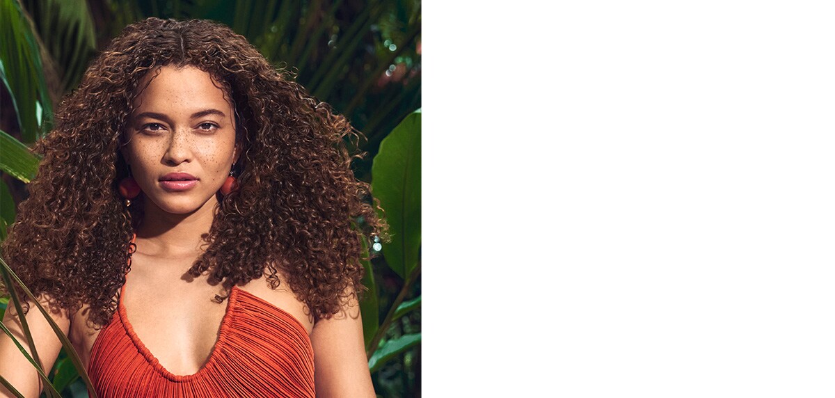 Aveda nutriplenish™ hair care model.