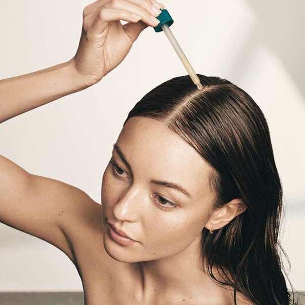 What causes dandruff and how to get rid of it?